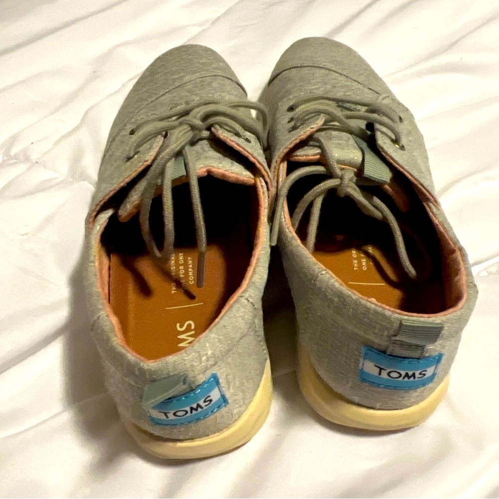 TOMS- Gray women’s Canvas Lace up shoes Beige/light gray size 7 women’s